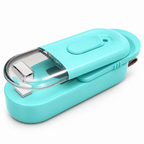 Mini zakkensealer 2-in-1 in blauw, studiofoto op witte achtergrond