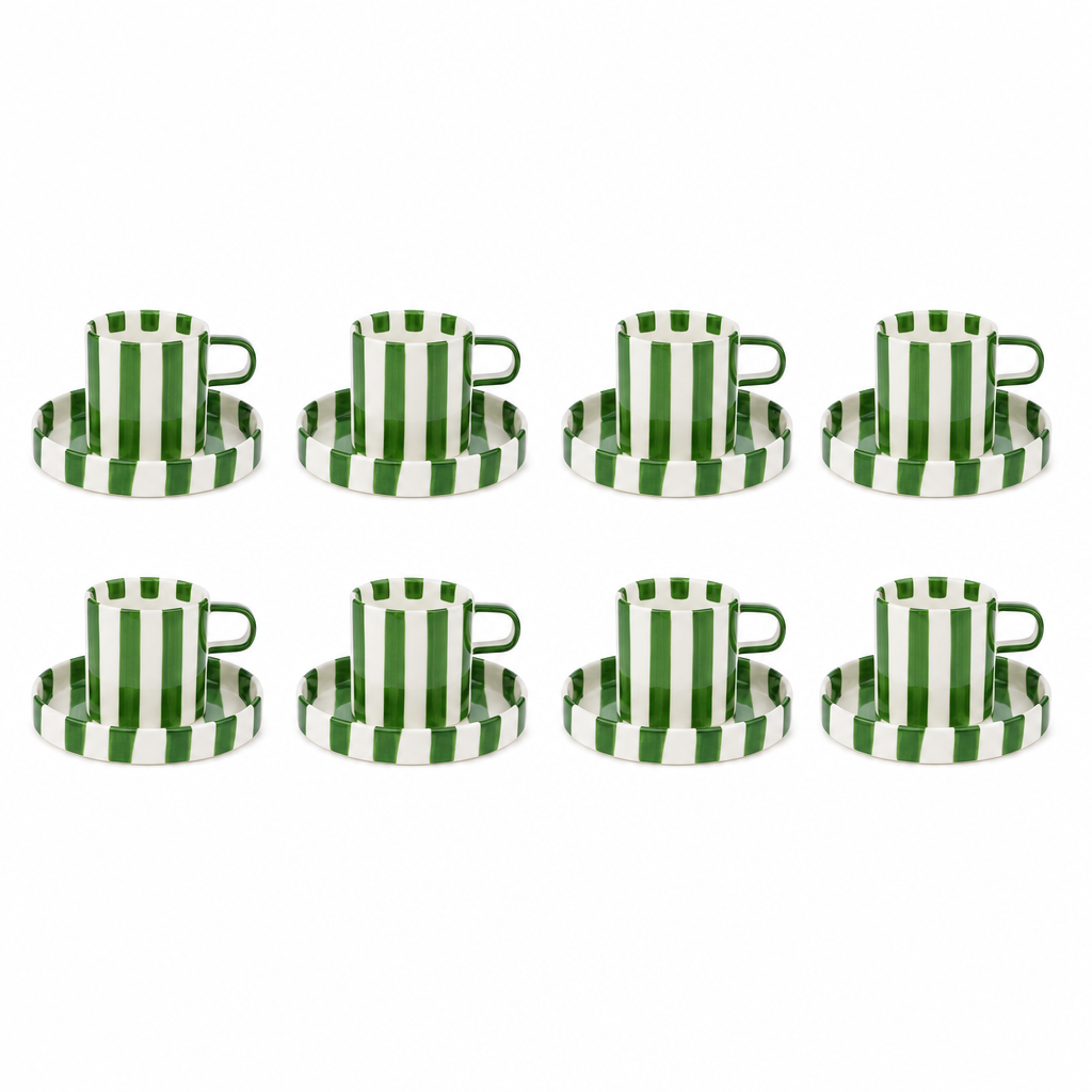 Set van 8 gestreepte koffiekopjes met schotels in groen, studiofoto