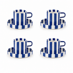 Set van 4 gestreepte koffiekopjes met schotels in blauw, studiofoto op witte achtergrond